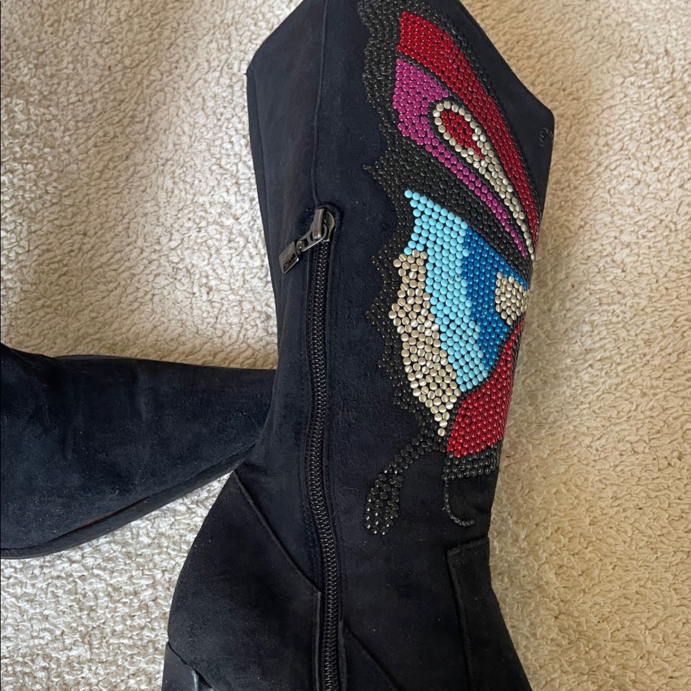 Vero Cuoio Black Heeled Boots with Vibrant Embroidery - Picture 7 of 11
